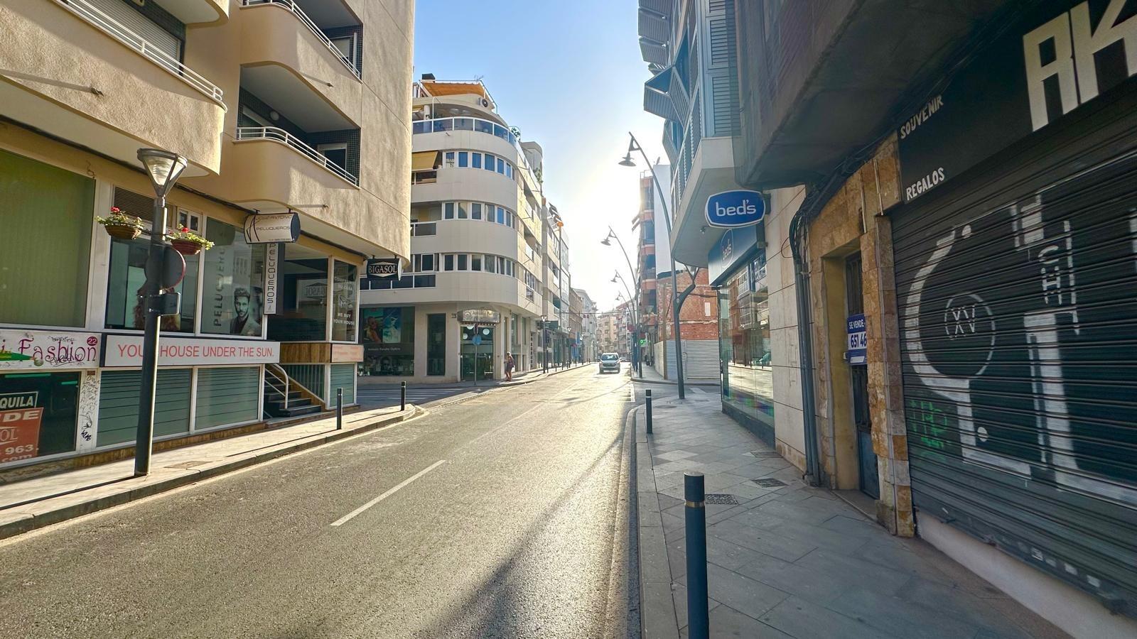 4 Bed, 1 Bath, ApartmentFor Sale, Torrevieja, Alicante