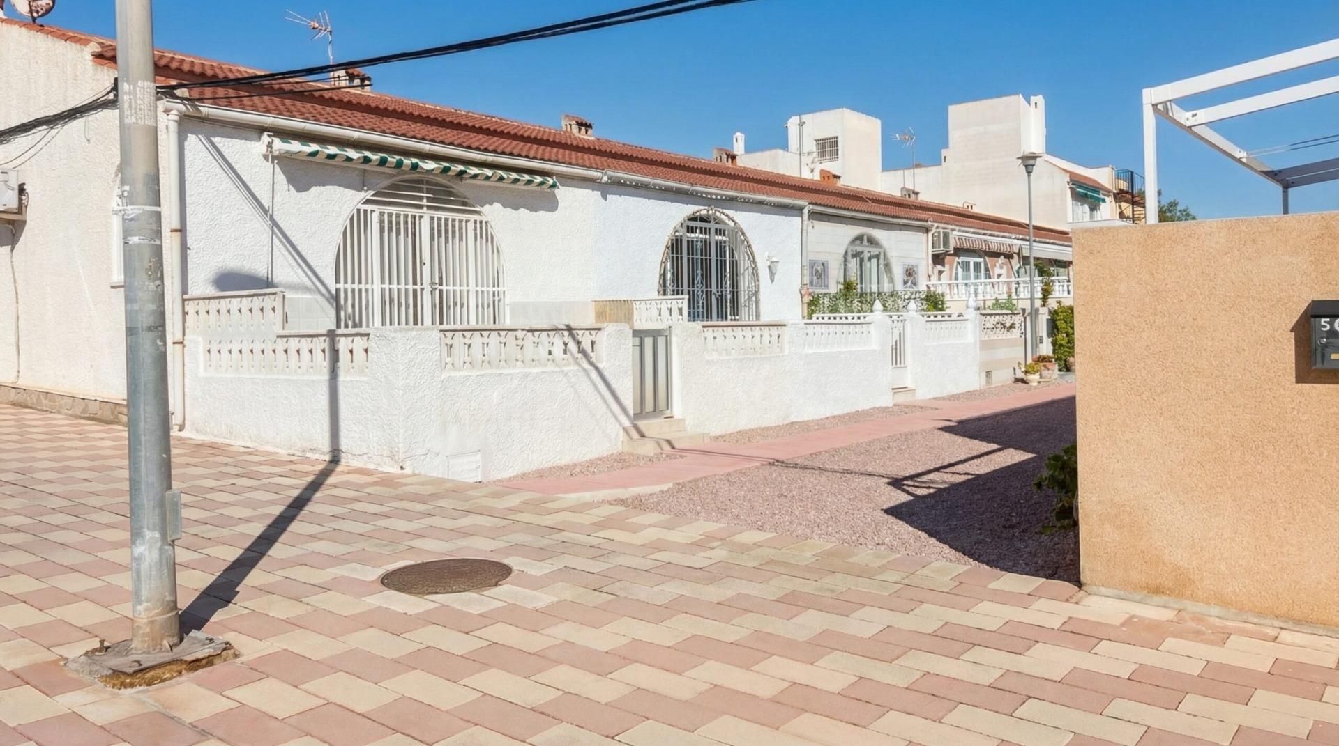 2 Bed, 1 Bath, HouseFor Sale, Torrevieja, Alicante