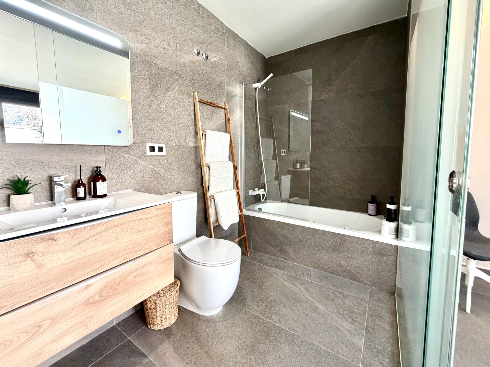 5 Bed, 4 Bath, HouseFor Sale, San Miguel de Salinas, Alicante