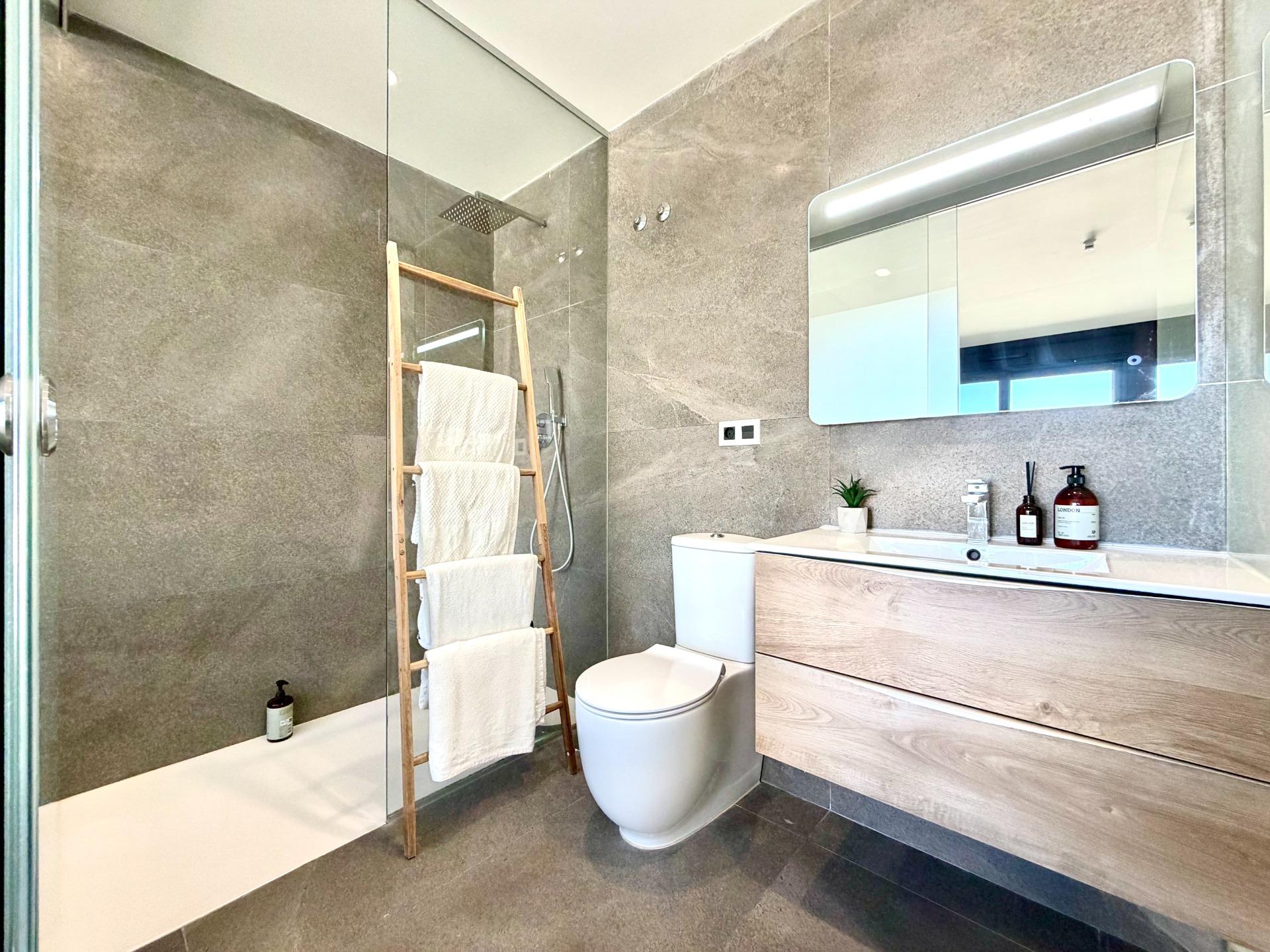 5 Bed, 4 Bath, HouseFor Sale, San Miguel de Salinas, Alicante