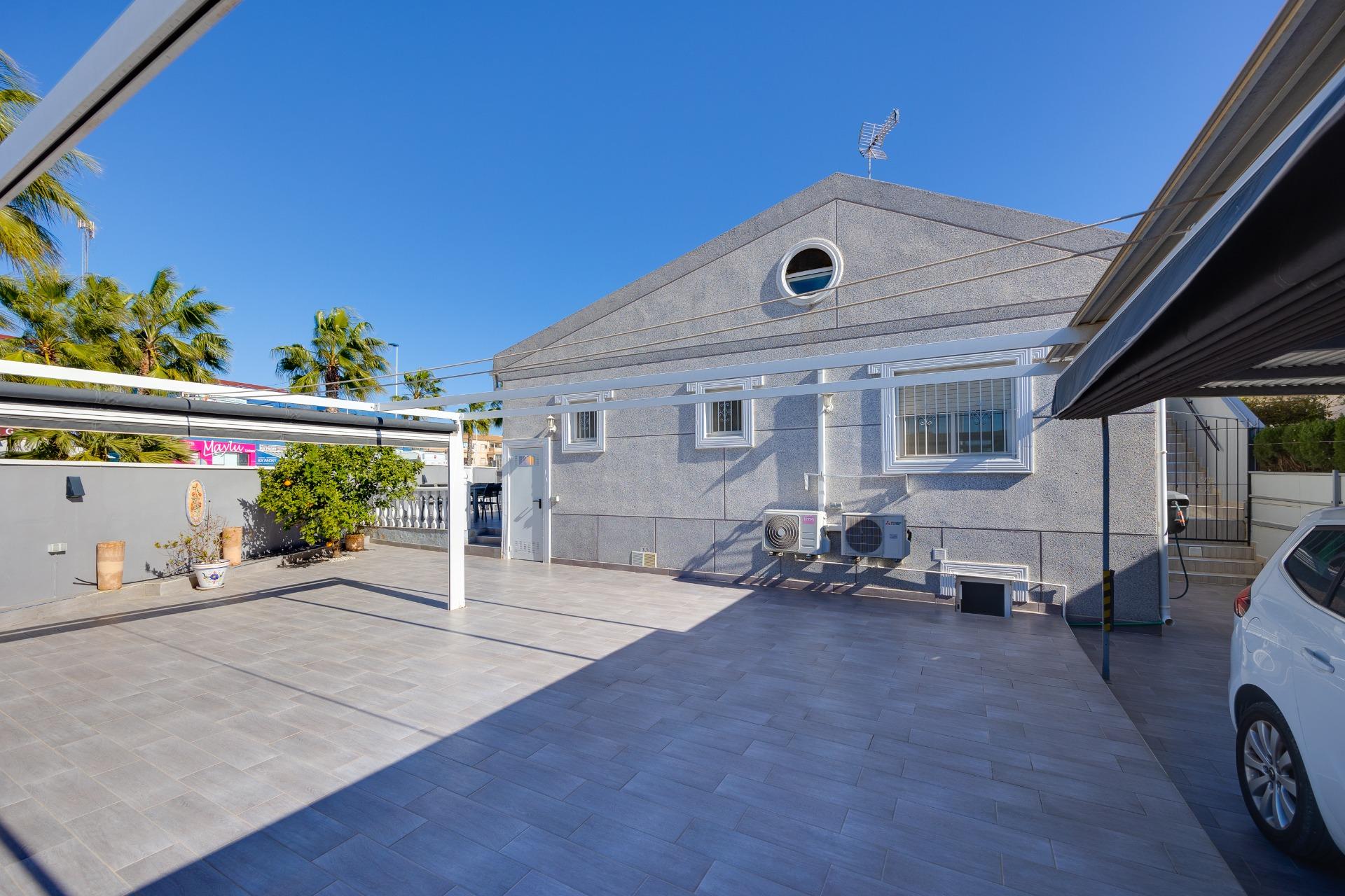 3 Bed, 2 Bath, HouseFor Sale, Torrevieja, Alicante