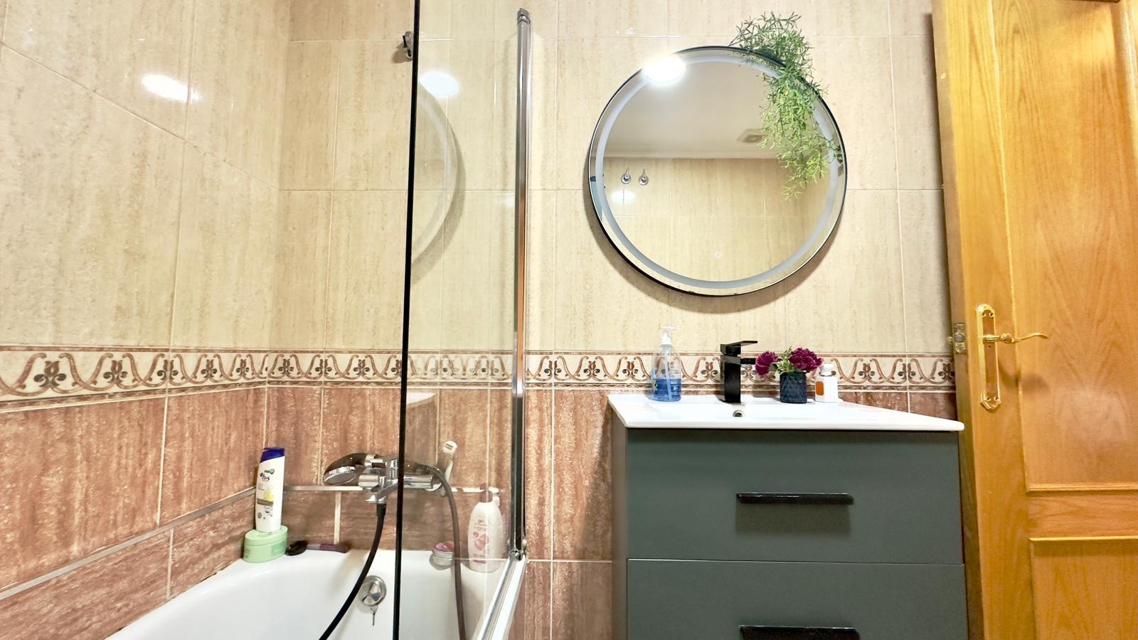 4 Bed, 2 Bath, ApartmentFor Sale, Torrevieja, Alicante