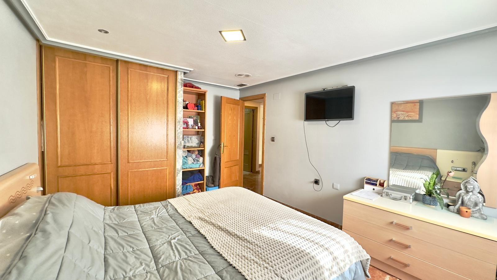 4 Bed, 2 Bath, ApartmentFor Sale, Torrevieja, Alicante