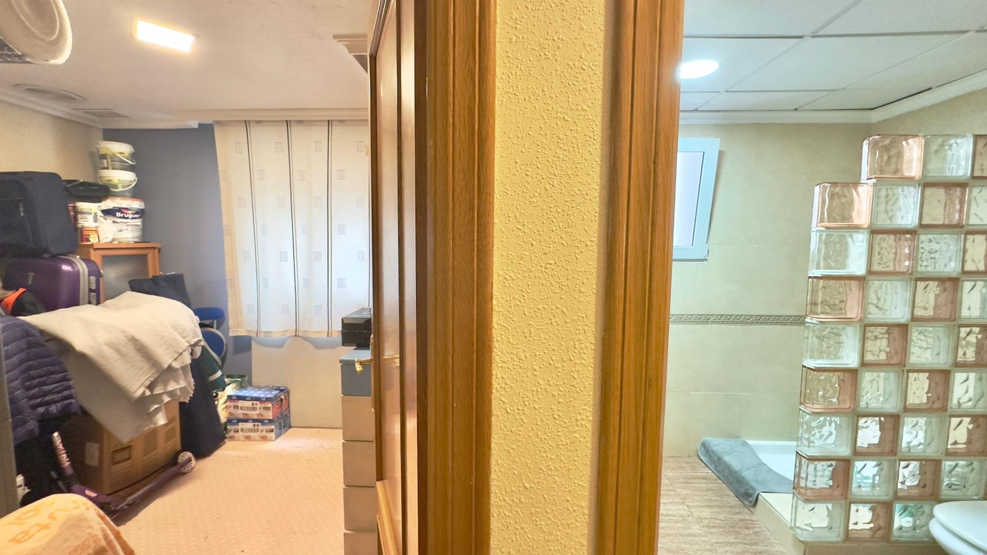 4 Bed, 2 Bath, ApartmentFor Sale, Torrevieja, Alicante