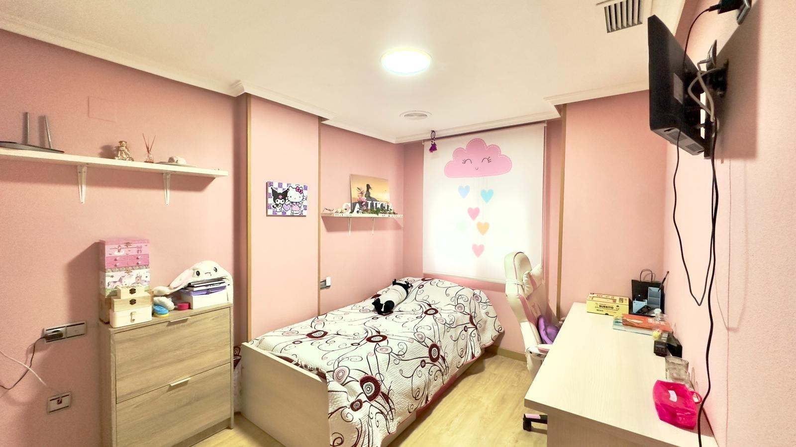 4 Bed, 2 Bath, ApartmentFor Sale, Torrevieja, Alicante