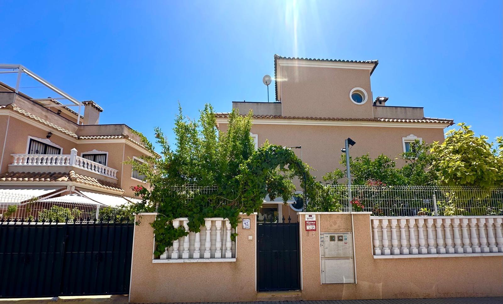 4 Bed, 3 Bath, HouseFor Sale, Orihuela Costa, Alicante