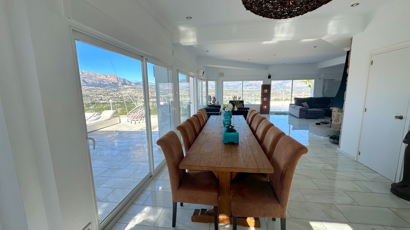 6 Bed, 4 Bath, HouseFor Sale, Albir, Alicante