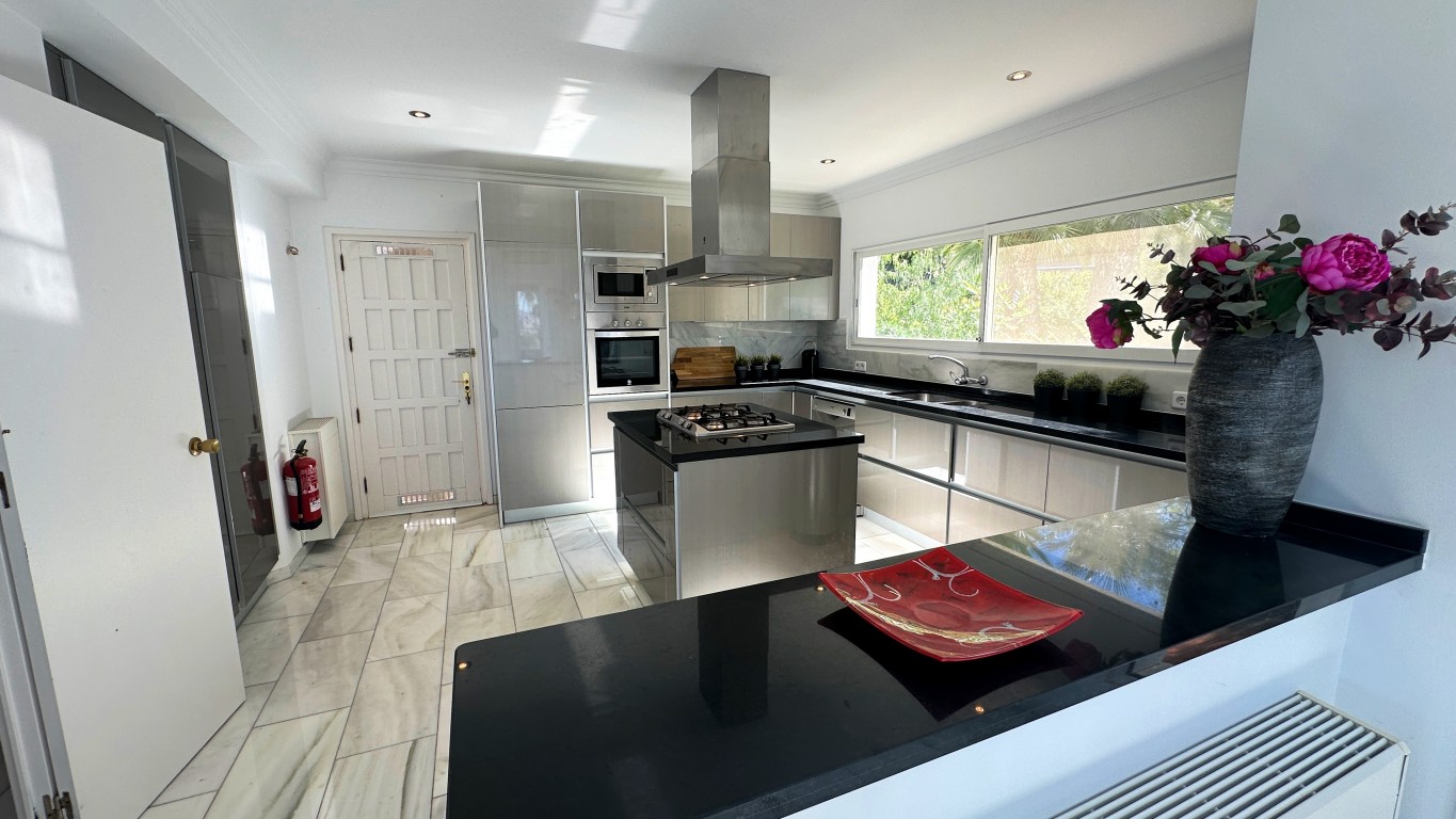 6 Bed, 4 Bath, HouseFor Sale, Albir, Alicante