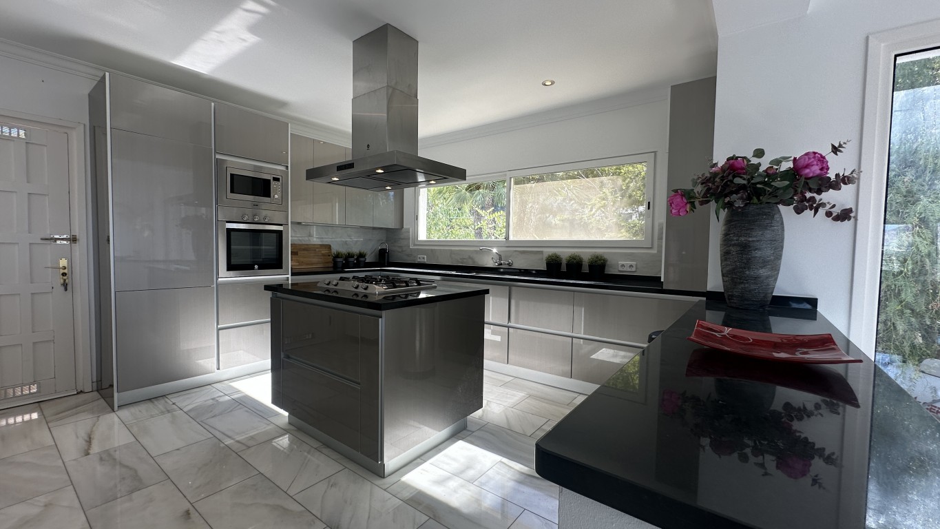 6 Bed, 4 Bath, HouseFor Sale, Albir, Alicante