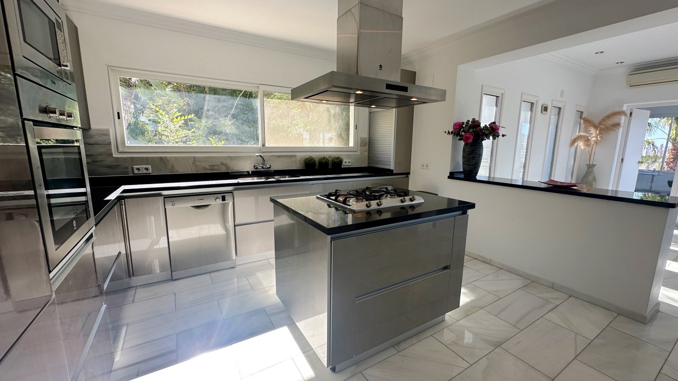 6 Bed, 4 Bath, HouseFor Sale, Albir, Alicante