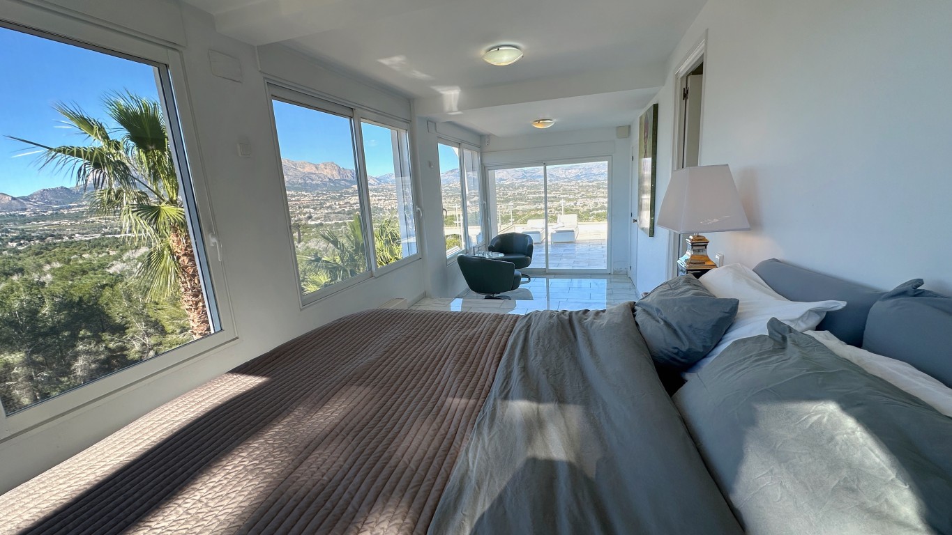 6 Bed, 4 Bath, HouseFor Sale, Albir, Alicante