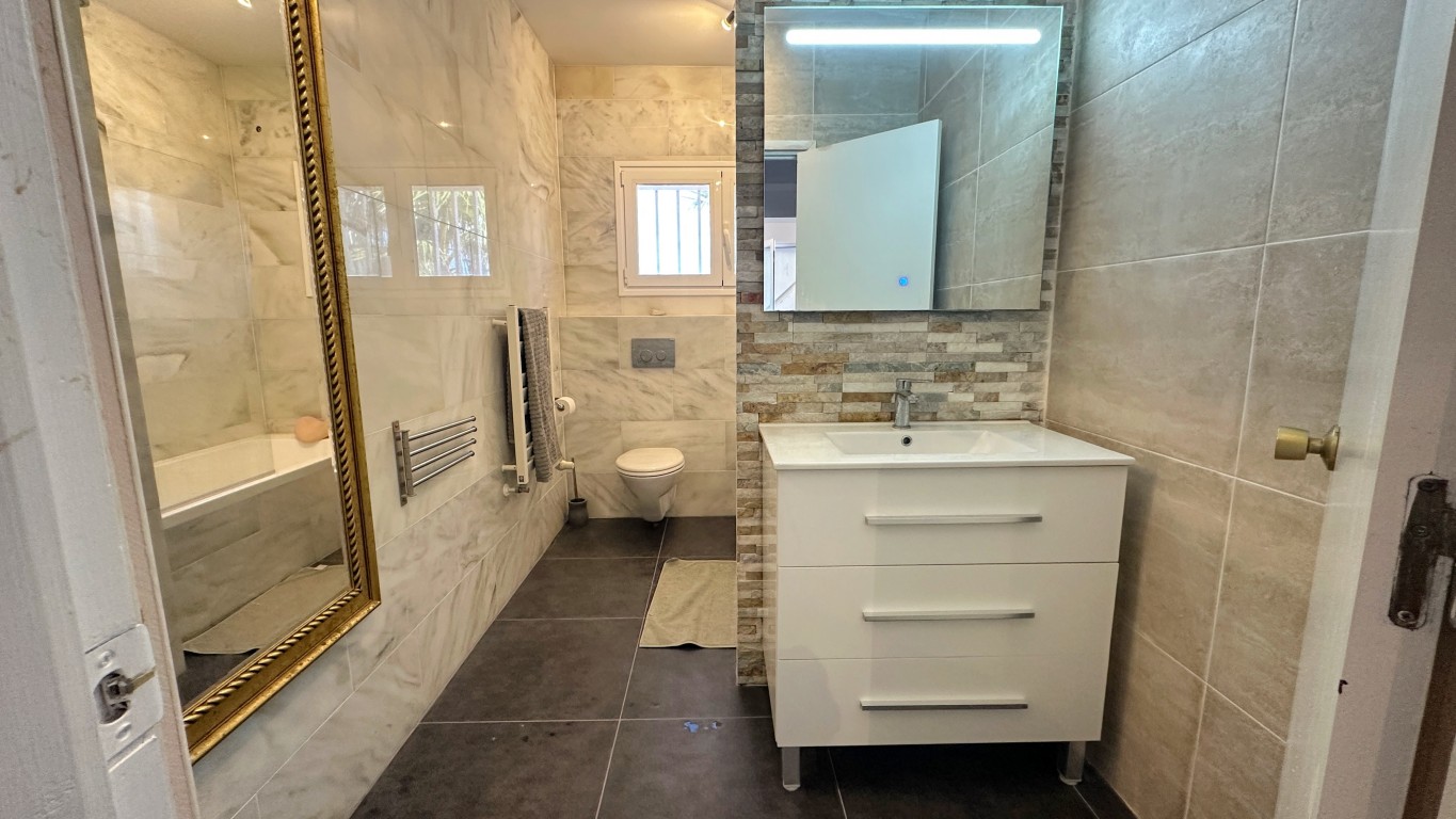 6 Bed, 4 Bath, HouseFor Sale, Albir, Alicante