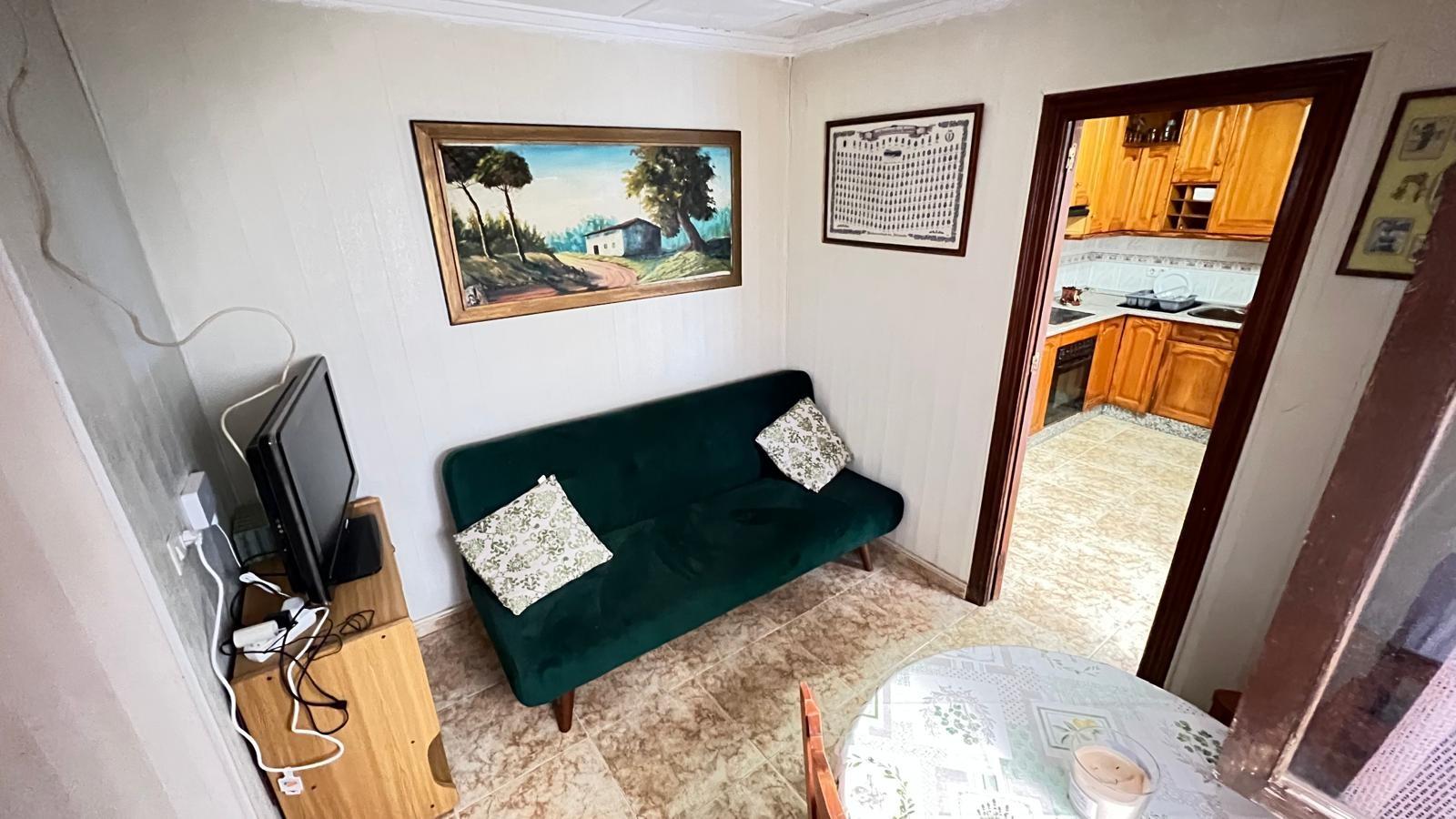 4 Bed, 1 Bath, ApartmentFor Sale, Torrevieja, Alicante