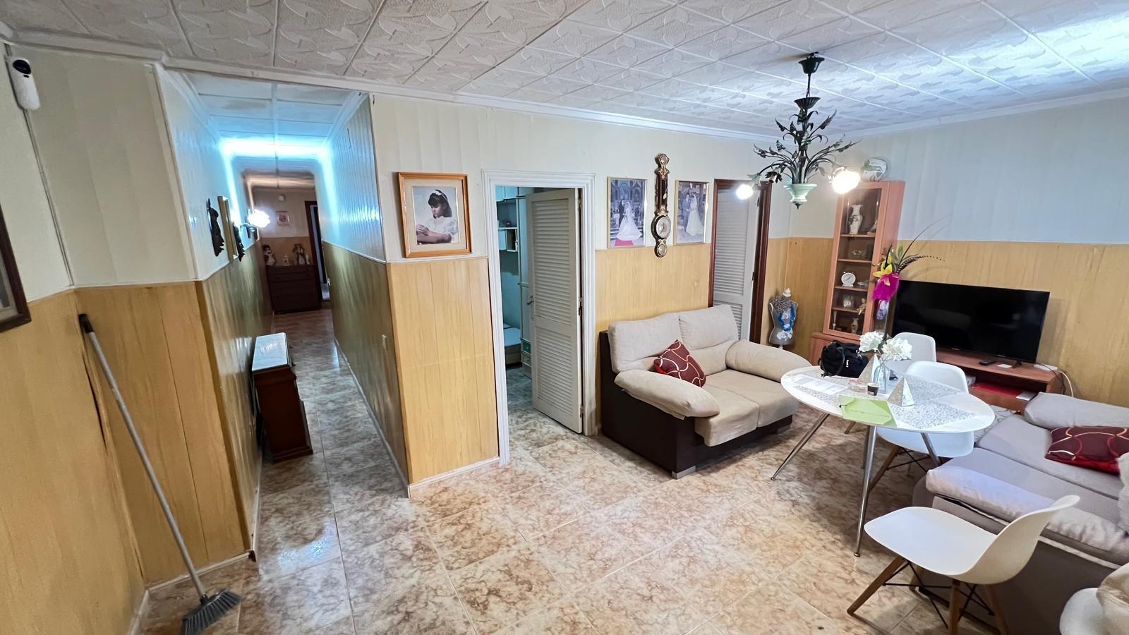 4 Bed, 1 Bath, ApartmentFor Sale, Torrevieja, Alicante