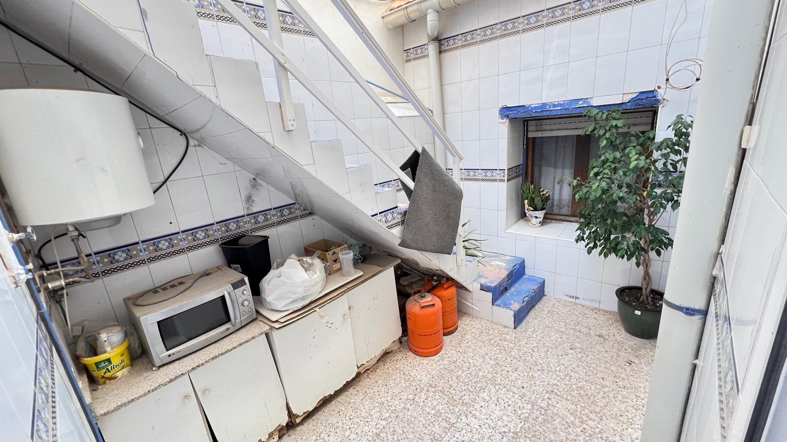 4 Bed, 1 Bath, ApartmentFor Sale, Torrevieja, Alicante