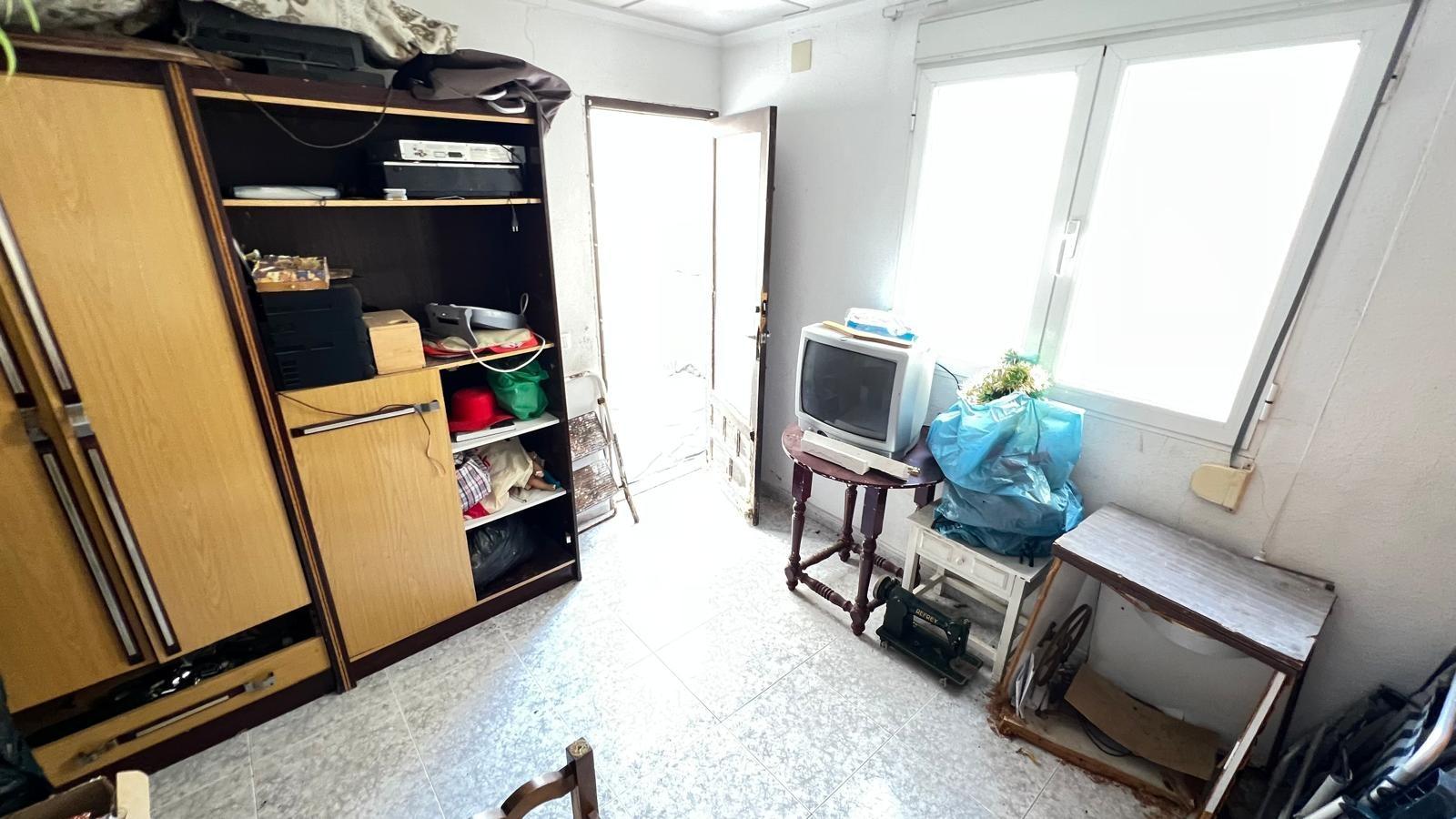 4 Bed, 1 Bath, ApartmentFor Sale, Torrevieja, Alicante