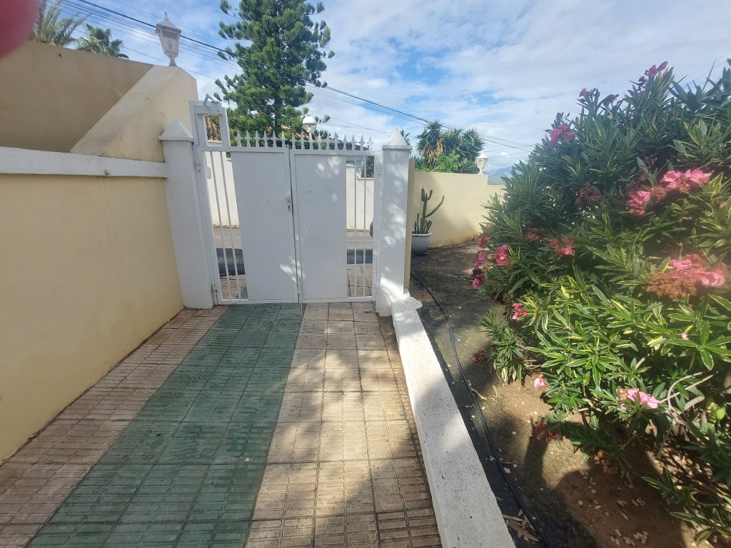2 Bed, 2 Bath, HouseFor Sale, Albir, Alicante