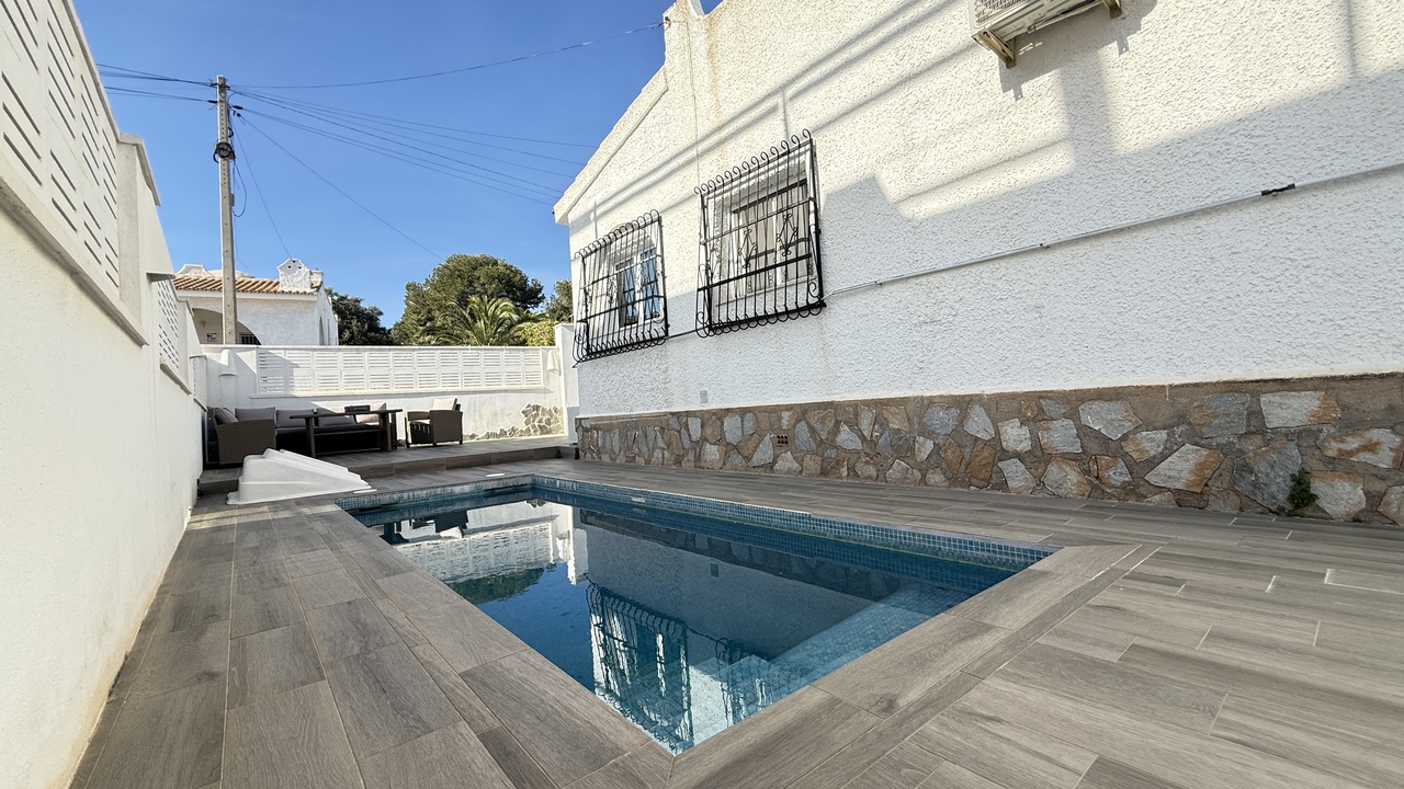 2 Bed, 2 Bath, HouseFor Sale, Villamartin, Alicante