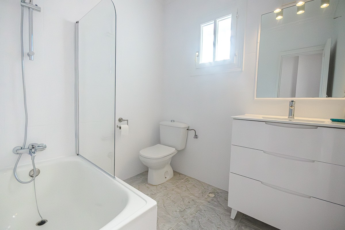 3 Bed, 2 Bath, HouseFor Sale, San Miguel de Salinas, Alicante