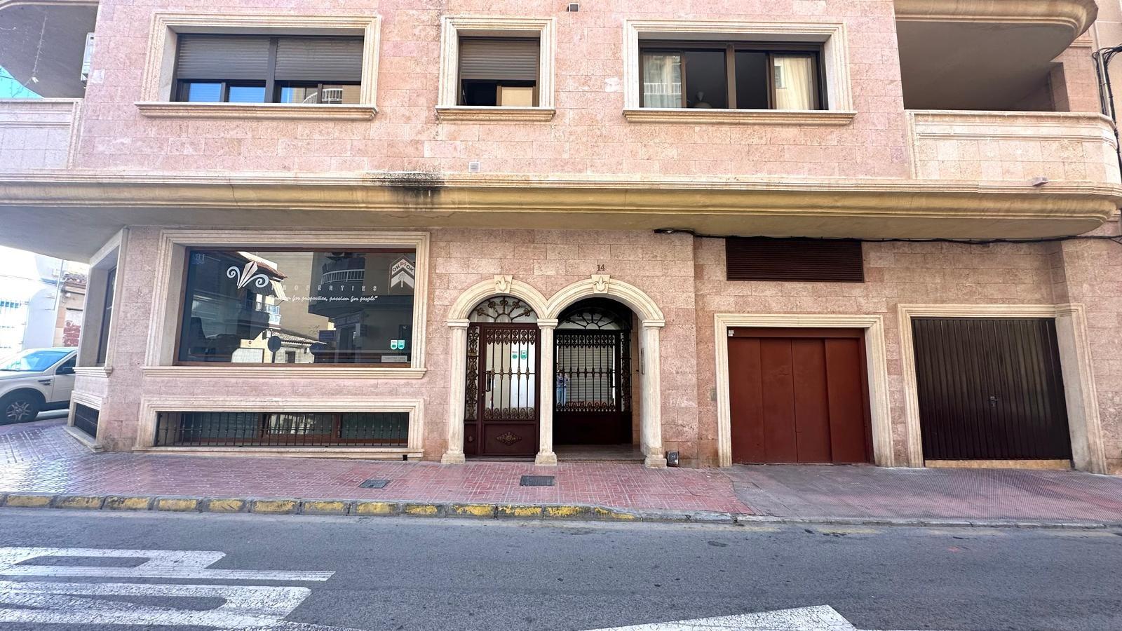 4 Bed, 2 Bath, ApartmentFor Sale, Torrevieja, Alicante