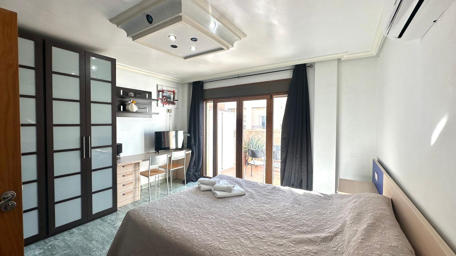 4 Bed, 2 Bath, ApartmentFor Sale, Torrevieja, Alicante