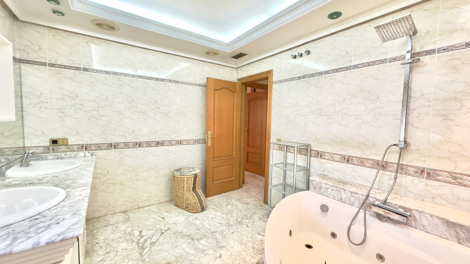 2 Bed, 2 Bath, ApartmentFor Sale, Torrevieja, Alicante