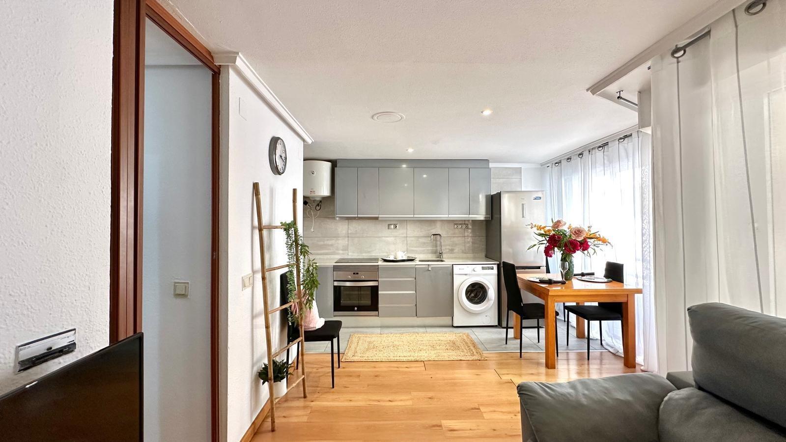 2 Bed, 1 Bath, ApartmentFor Sale, Torrevieja, Alicante