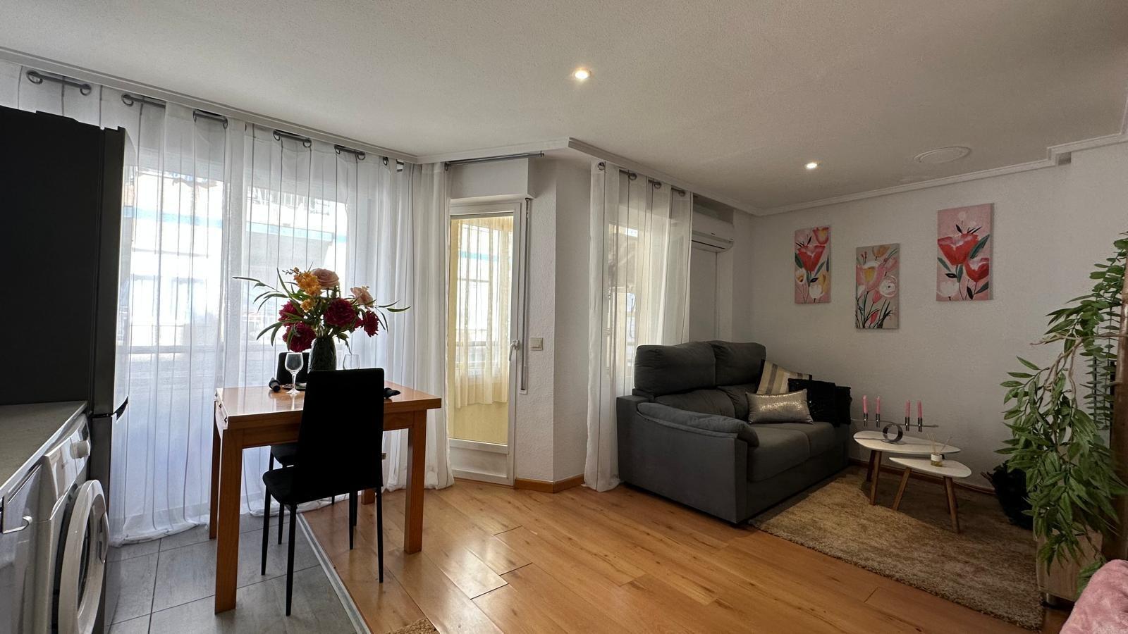 2 Bed, 1 Bath, ApartmentFor Sale, Torrevieja, Alicante