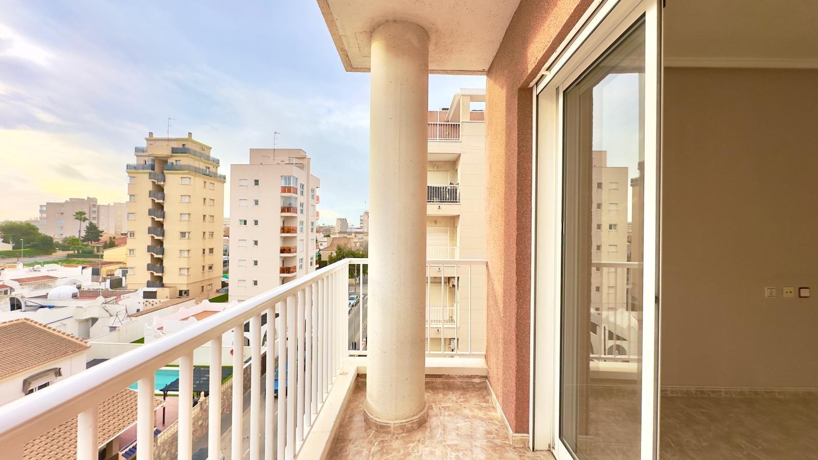 2 Bed, 1 Bath, ApartmentFor Sale, Torrevieja, Alicante