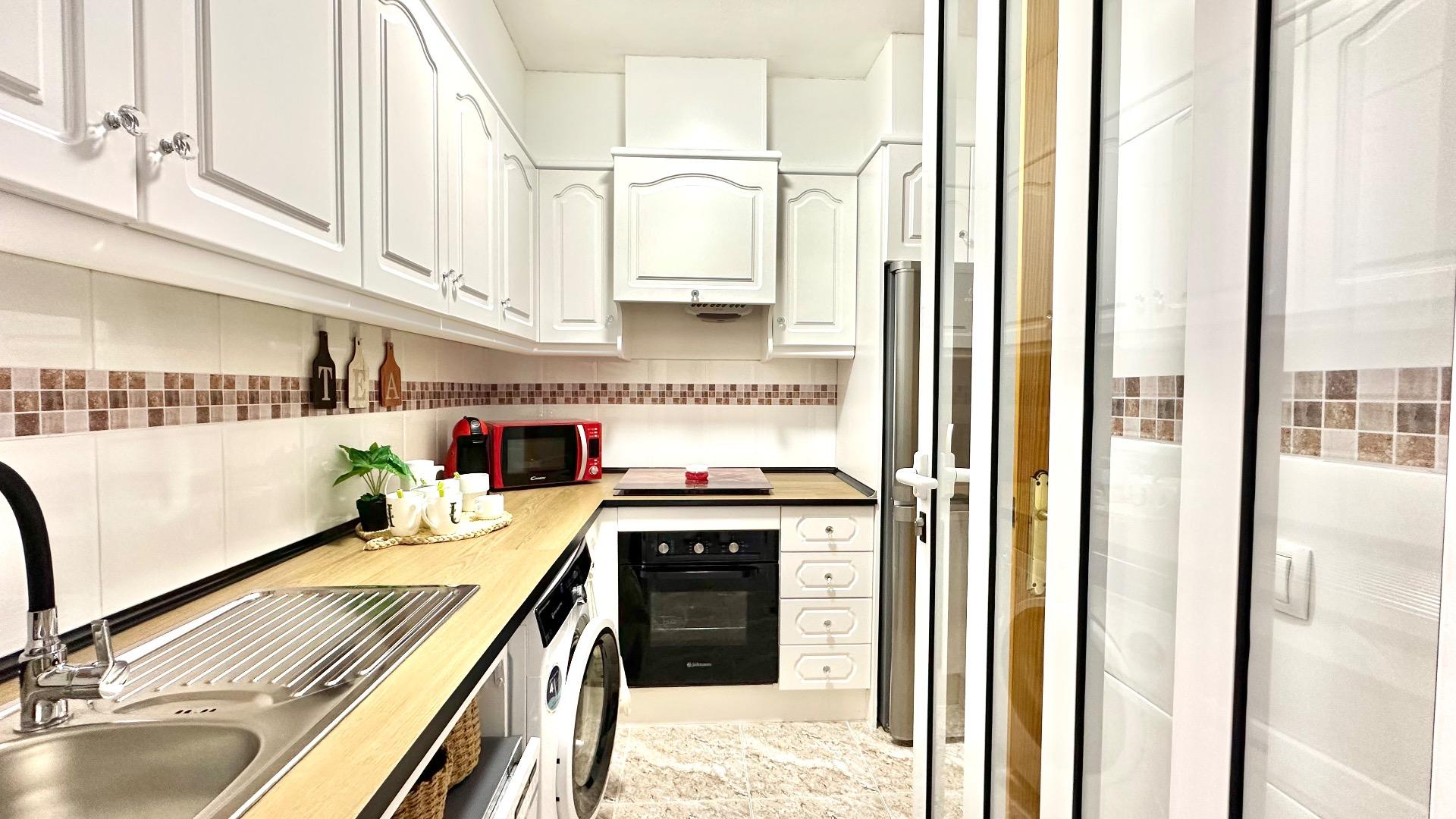 2 Bed, 1 Bath, ApartmentFor Sale, Torrevieja, Alicante