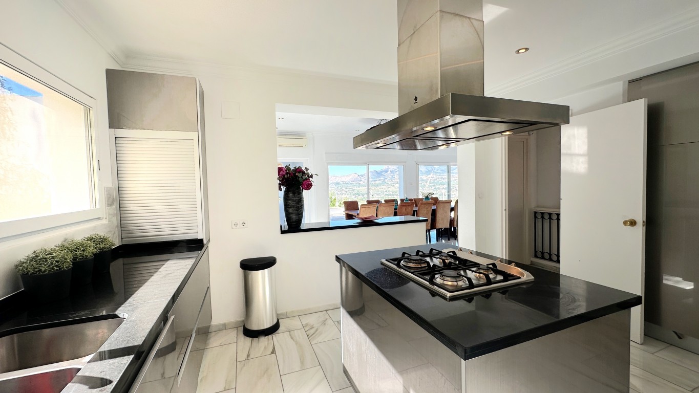 6 Bed, 4 Bath, HouseFor Sale, Albir, Alicante
