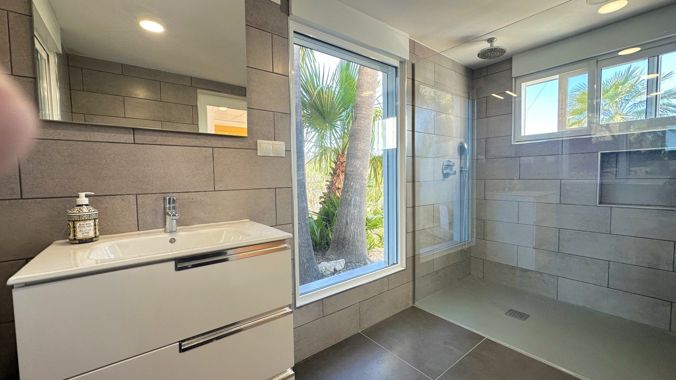 6 Bed, 4 Bath, HouseFor Sale, Albir, Alicante