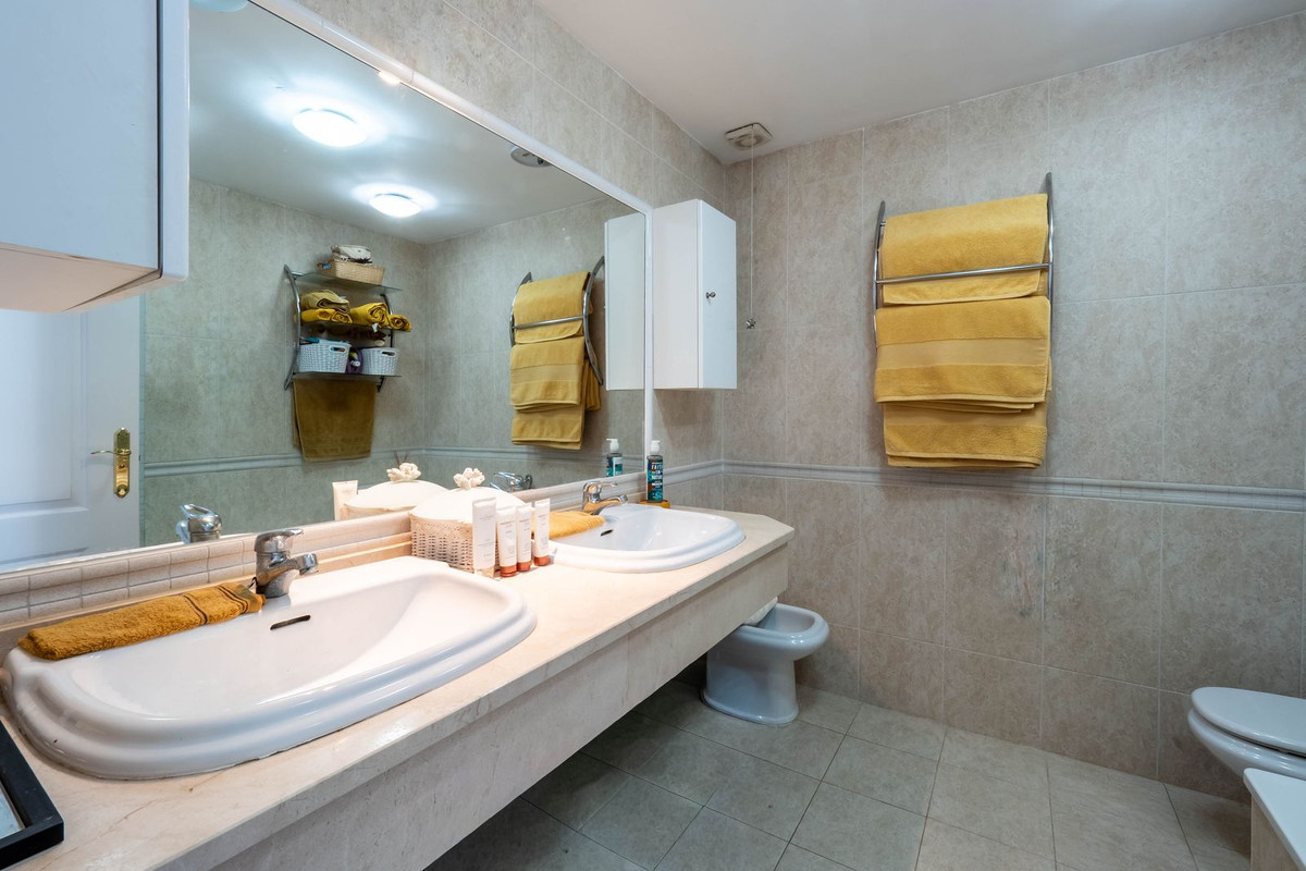 Alhaurin Golf, Malaga, 2 Bedrooms Bedrooms, ,2 BathroomsBathrooms,For Sale,R5317363