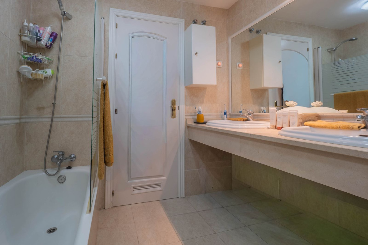 Alhaurin Golf, Malaga, 2 Bedrooms Bedrooms, ,2 BathroomsBathrooms,For Sale,R5317363