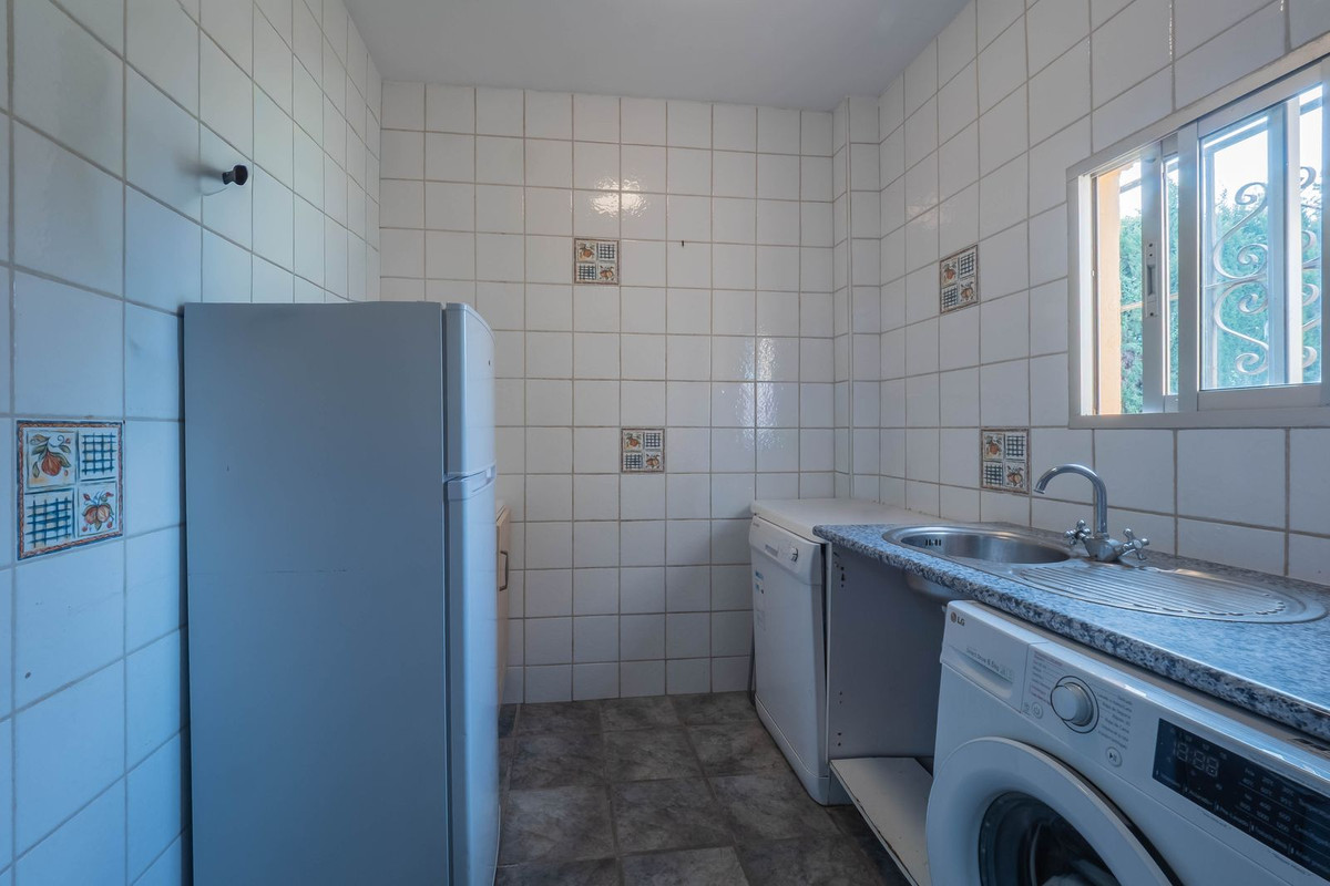 Alhaurin el Grande, Malaga, 5 Bedrooms Bedrooms, ,3 BathroomsBathrooms,For Sale,R5320033