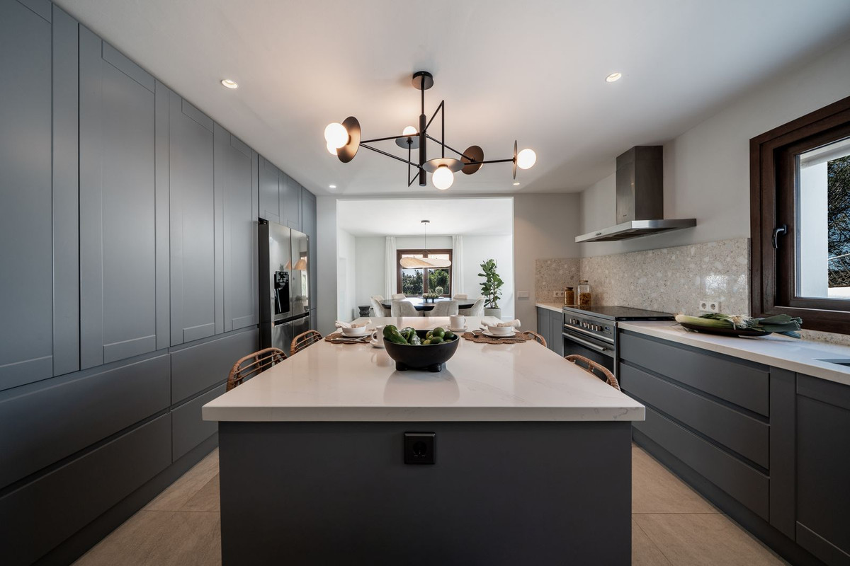 5 Bed, 5 Bath, HouseFor Sale, Estepona, Malaga