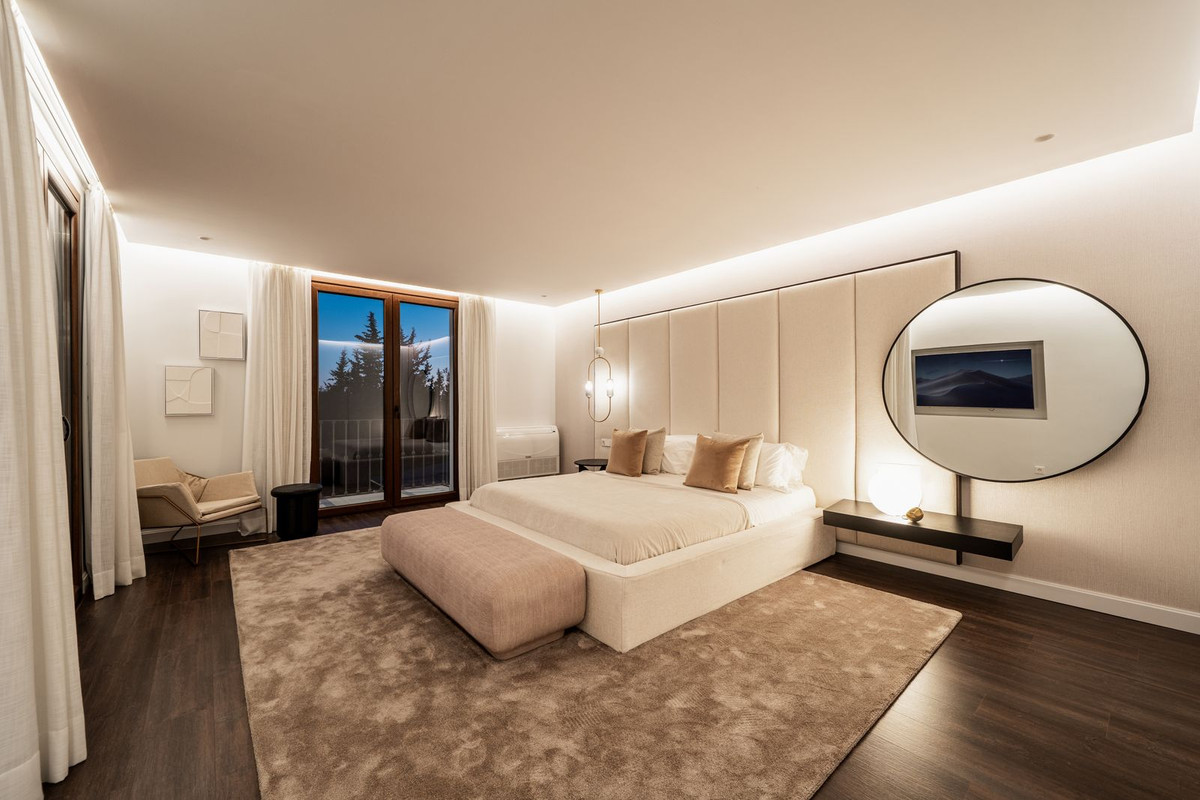 5 Bed, 5 Bath, HouseFor Sale, Estepona, Malaga