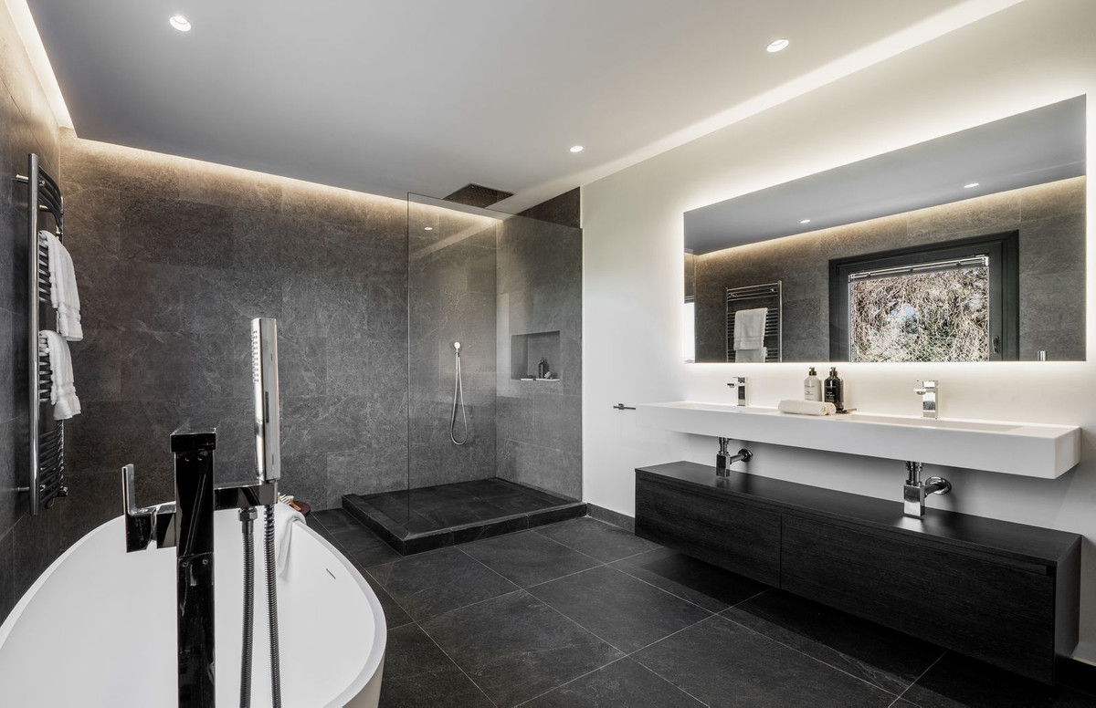 5 Bed, 5 Bath, HouseFor Sale, Estepona, Malaga