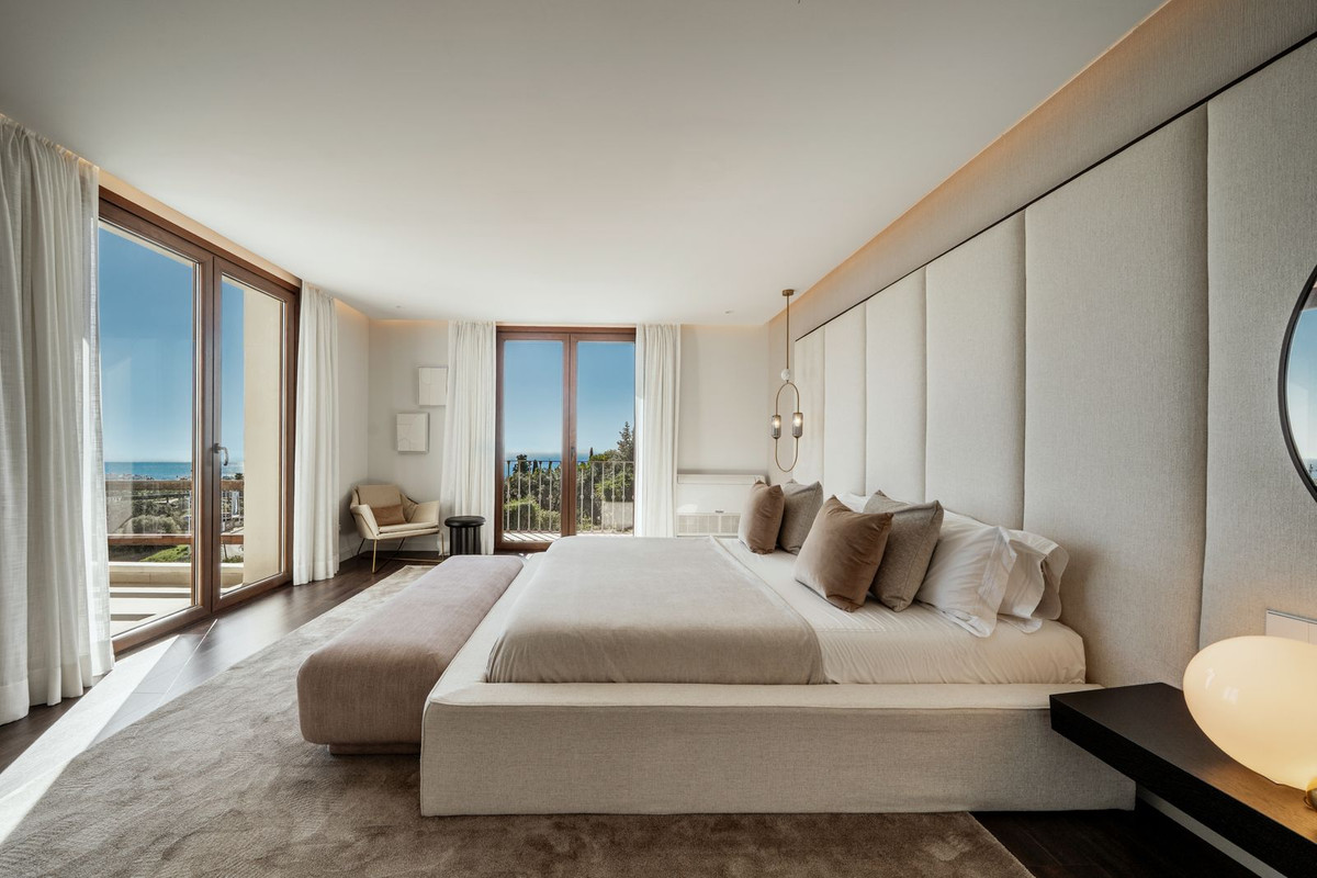 5 Bed, 5 Bath, HouseFor Sale, Estepona, Malaga