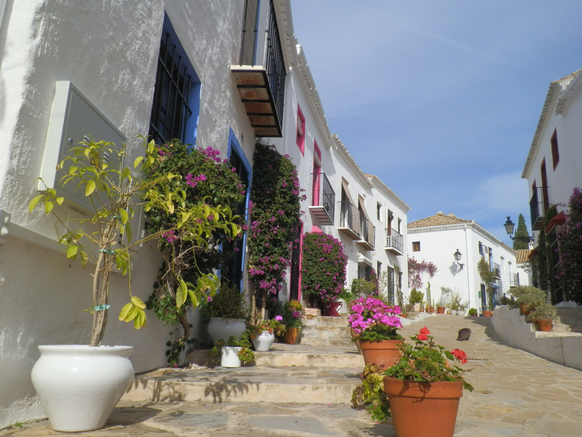 2 Bed, 2 Bath, HouseFor Sale, Nueva Andalucia, Malaga