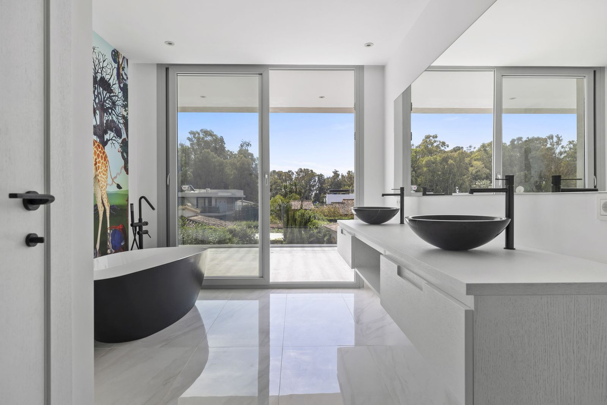 5 Bed, 5 Bath, HouseFor Sale, San Pedro de Alcantara, Malaga