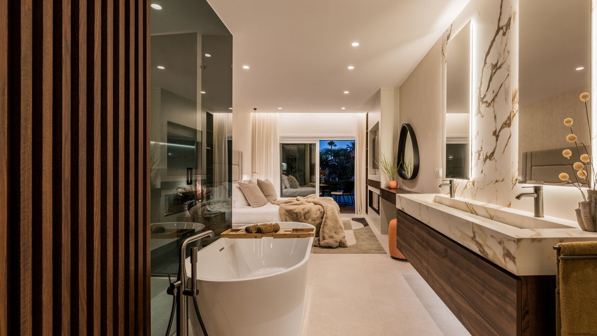 3 Bed, 3 Bath, ApartmentFor Sale, New Golden Mile, Malaga