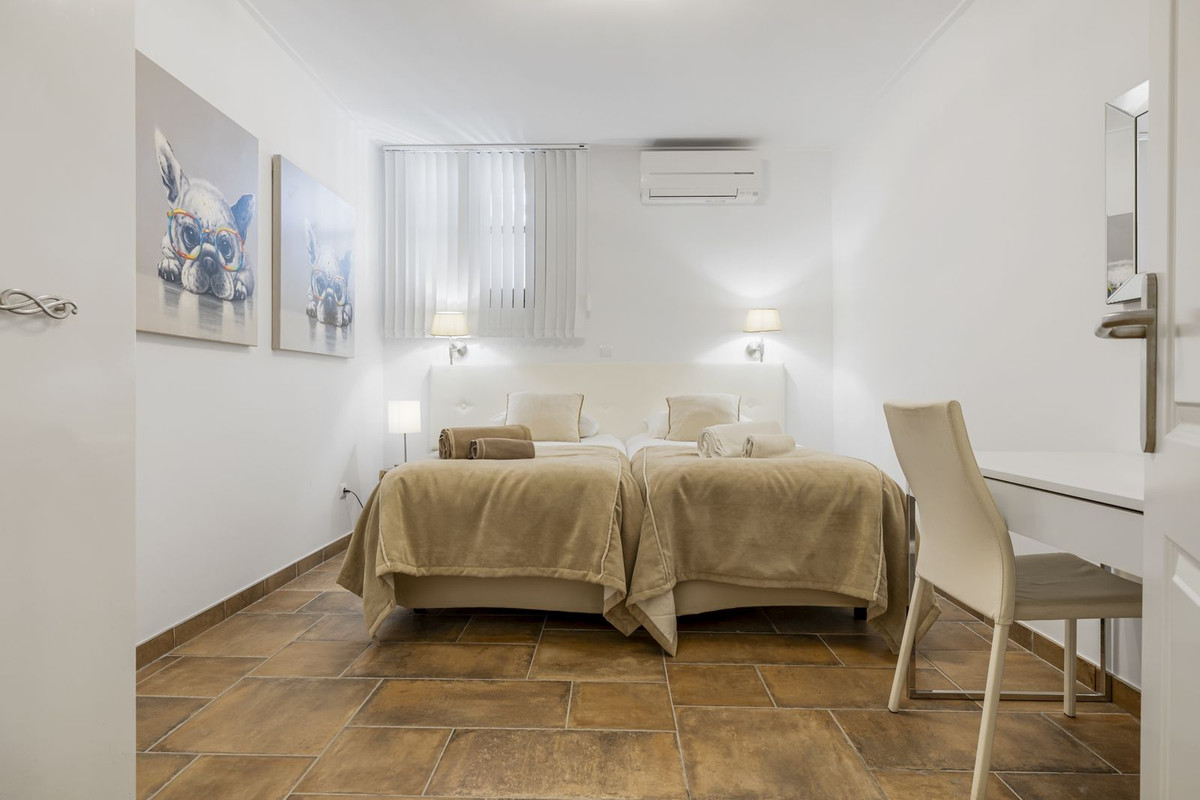 5 Bed, 4 Bath, HouseFor Sale, Benahavis, Malaga