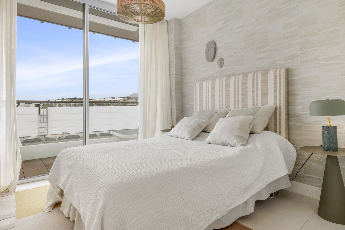 3 Bed, 2 Bath, ApartmentFor Sale, Estepona, Malaga