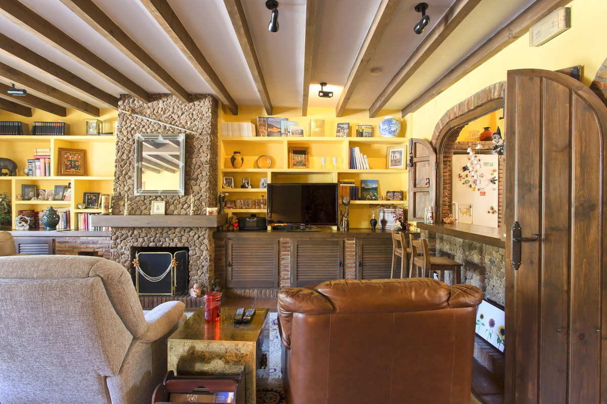 3 Bed, 2 Bath, HouseFor Sale, Benahavis, Malaga