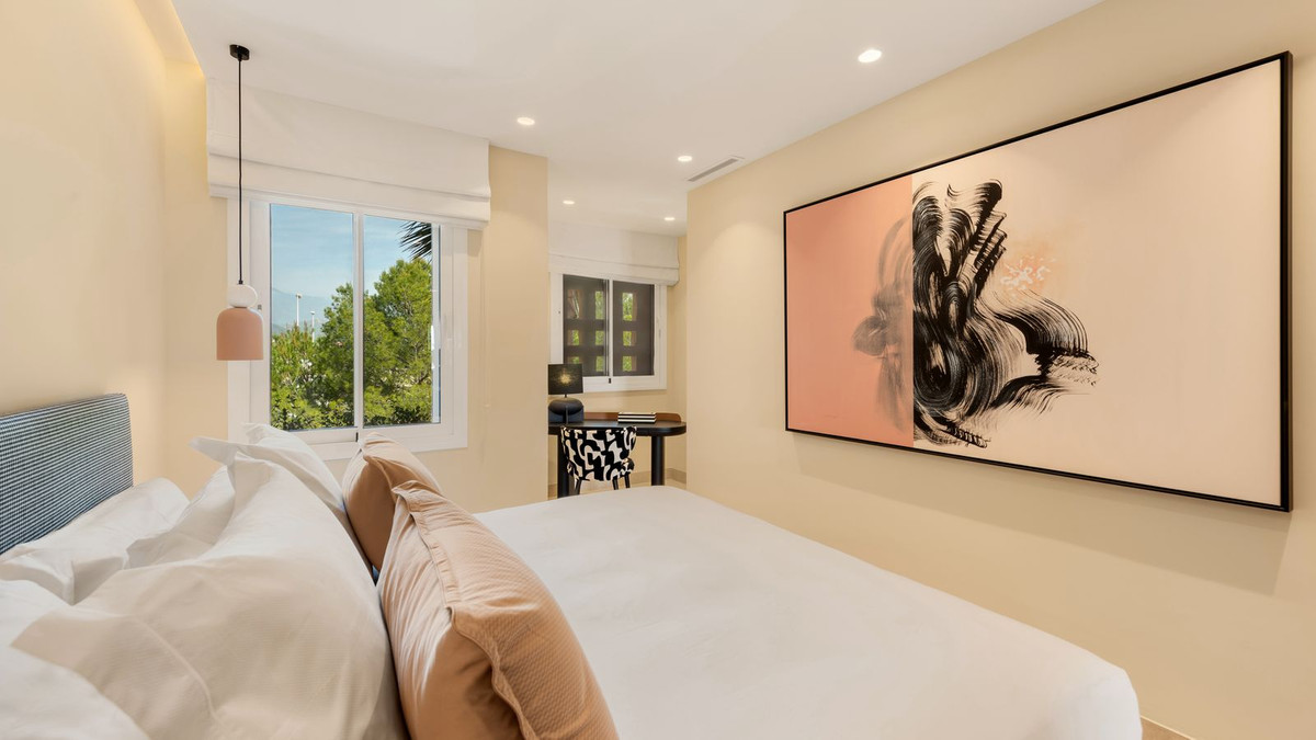 3 Bed, 2 Bath, ApartmentFor Sale, Estepona, Malaga