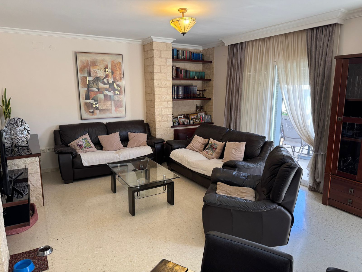 4 Bed, 3 Bath, ApartmentFor Sale, Estepona, Malaga