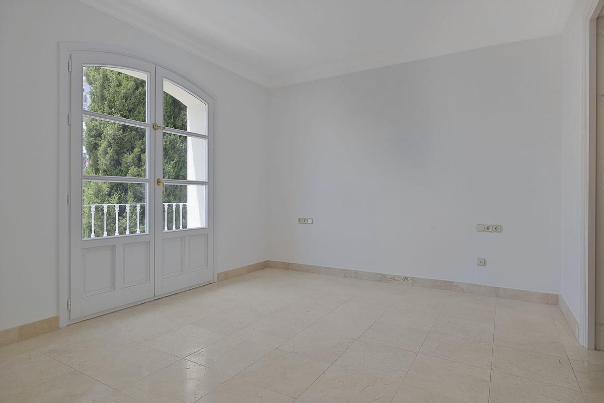 3 Bed, 2 Bath, HouseFor Sale, Benahavis, Malaga