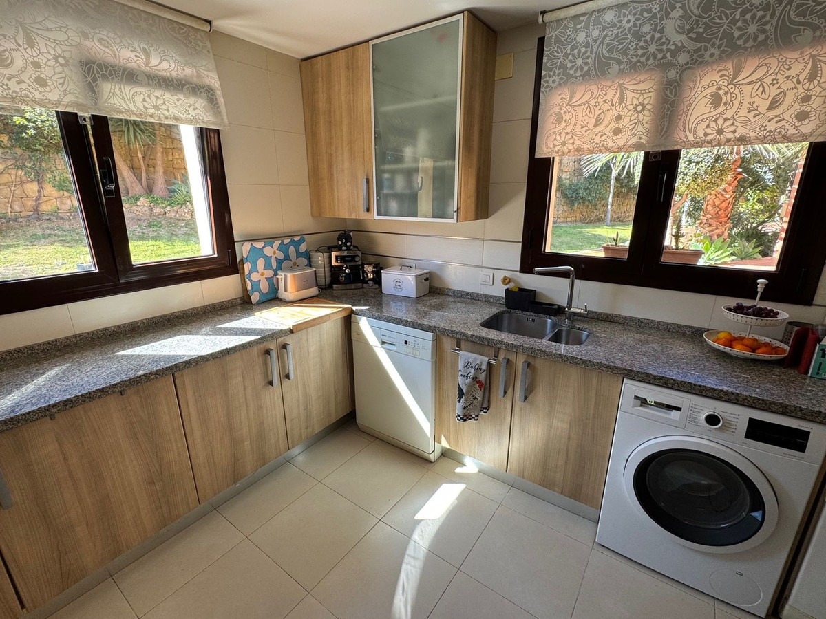 4 Bed, 3 Bath, HouseFor Sale, Estepona, Malaga