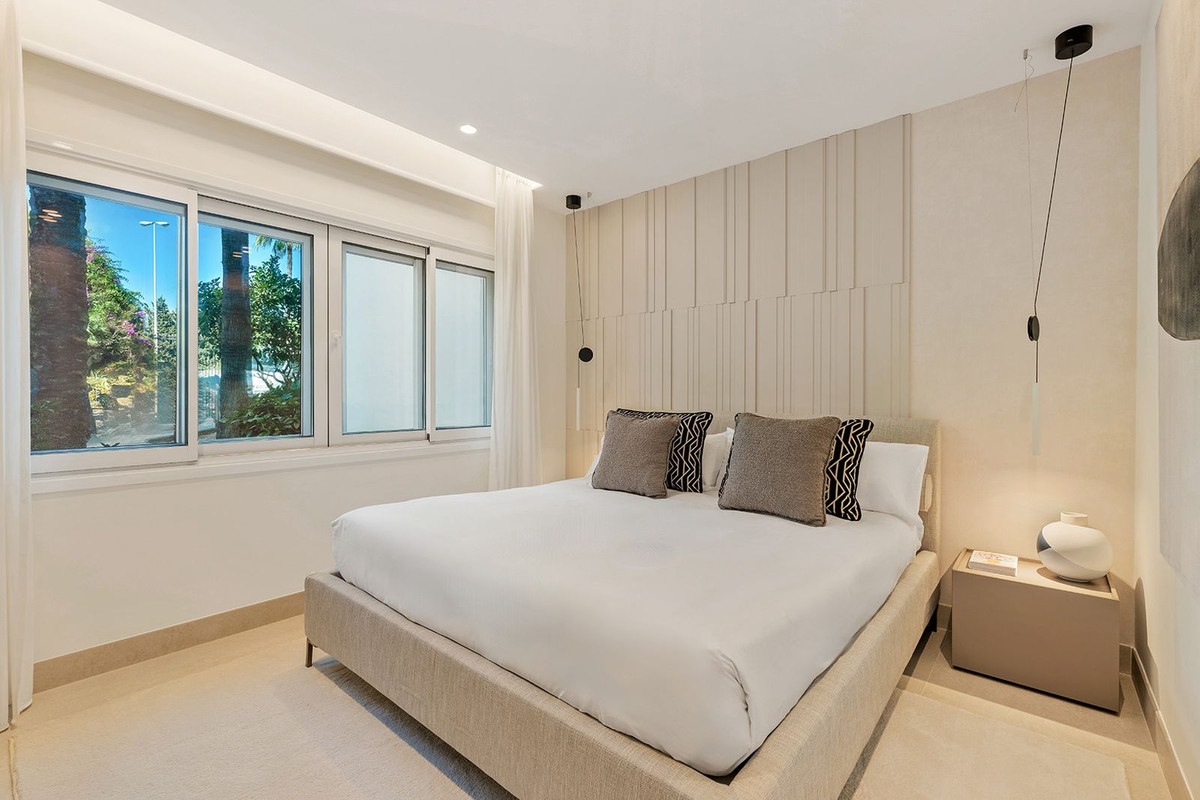 3 Bed, 2 Bath, ApartmentFor Sale, New Golden Mile, Malaga